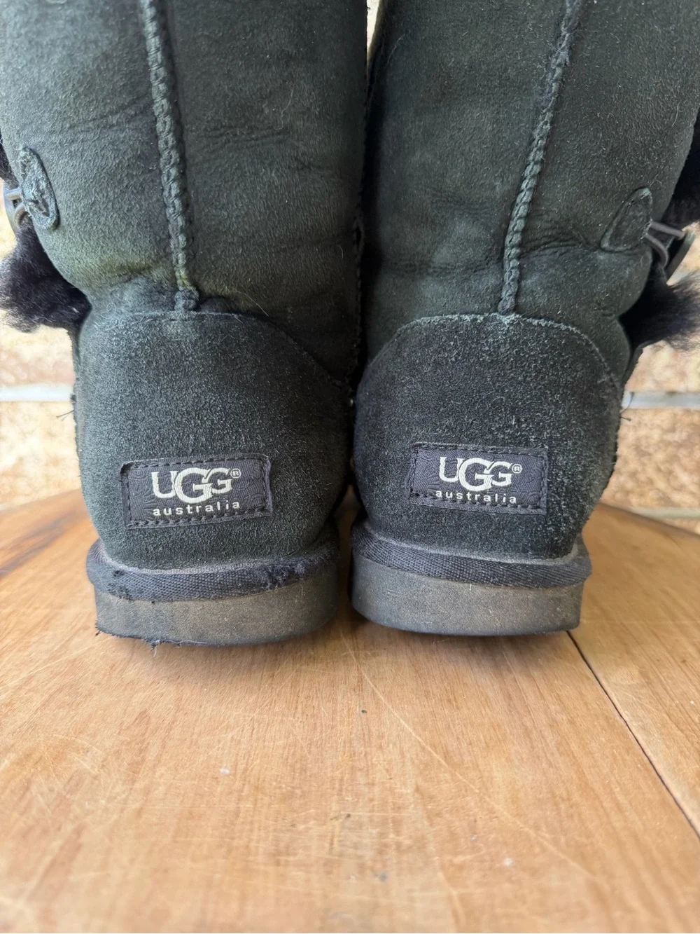 UGG Bailey Button Triplet Boots Women’s Size 7 Solid Black Very Good Condition!